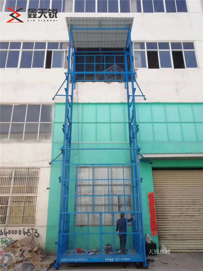 成都室外导轨式升降机