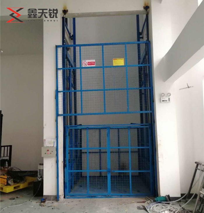 成都导轨式升降货梯